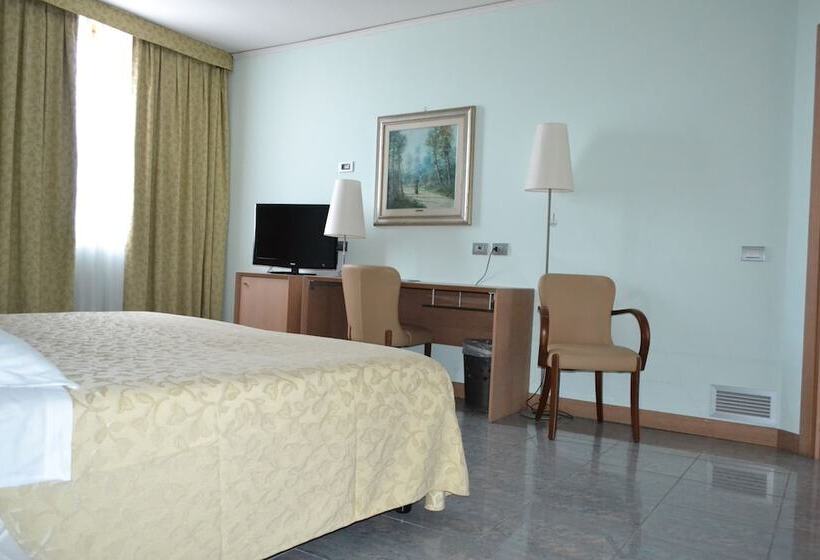 اتاق استاندارد, Marina Palace Hotel & Congress Hall