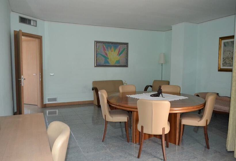 اتاق استاندارد چهار تخته, Marina Palace Hotel & Congress Hall