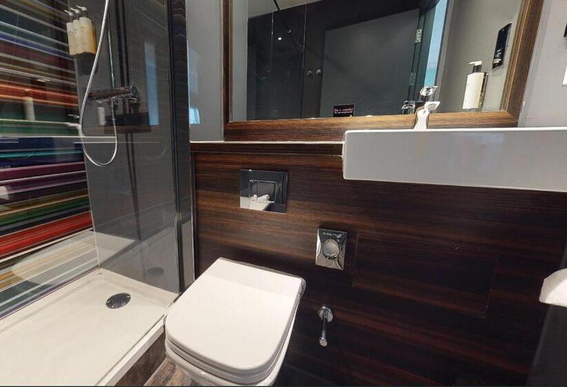 Номер Клуб, Village Hotel Birmingham Walsall