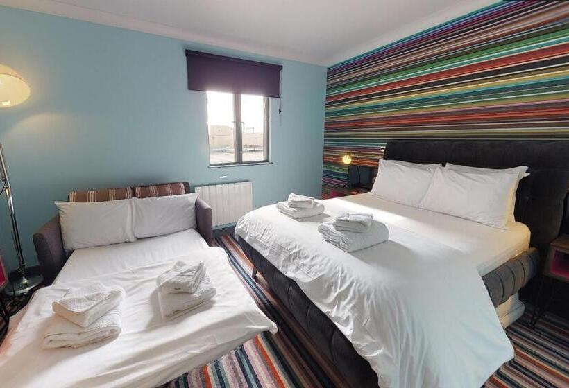 패밀리 룸, Village Hotel Birmingham Walsall