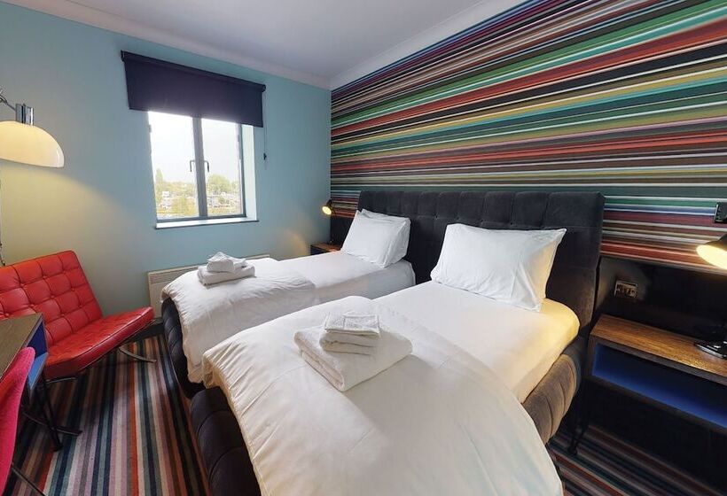 Номер Клуб, Village Hotel Birmingham Walsall