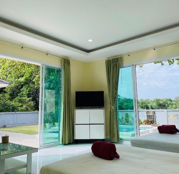 Люкс Вид на Бассейн, Khanom Garden Suite