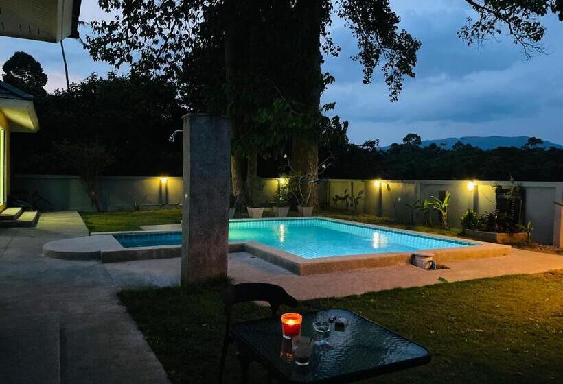 Люкс Вид на Бассейн, Khanom Garden Suite