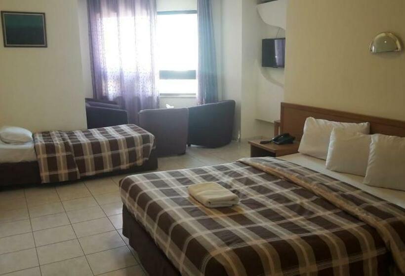 اتاق استاندارد سه نفره, Razan