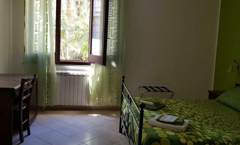 اتاق استاندارد سه تخته با چشمانداز باغ, Mariposa Bed And Breakfast