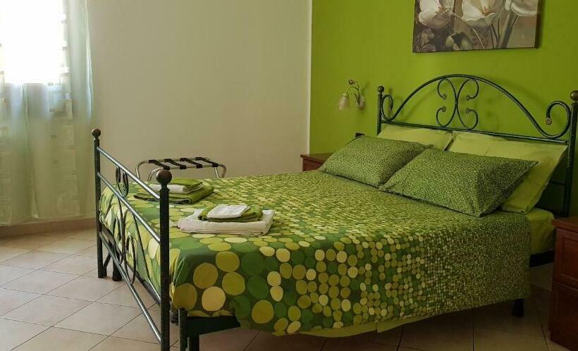 اتاق استاندارد سه تخته با چشمانداز باغ, Mariposa Bed And Breakfast