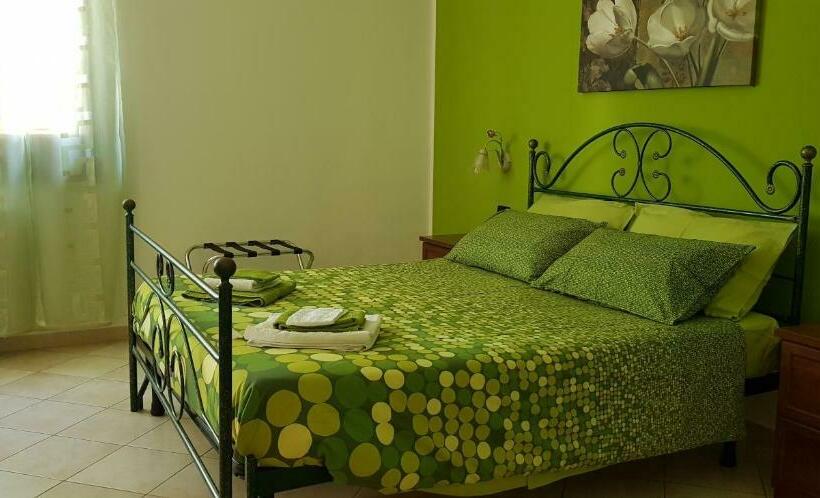 اتاق استاندارد سه تخته با چشمانداز باغ, Mariposa Bed And Breakfast