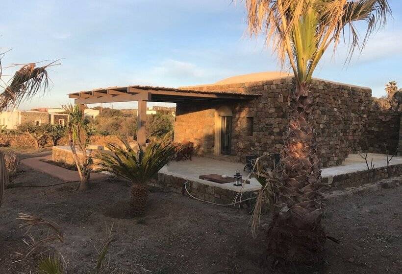 جناح ديلوكس, I Dammusini Di Pantelleria