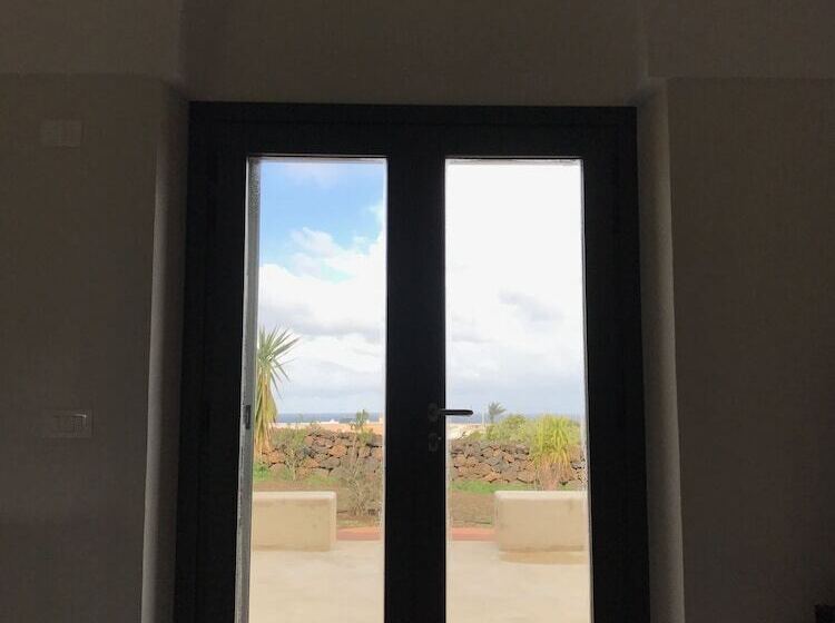 디럭스 스위트, I Dammusini Di Pantelleria