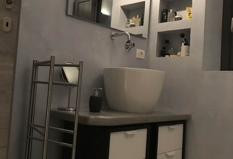 جناح ديلوكس, I Dammusini Di Pantelleria