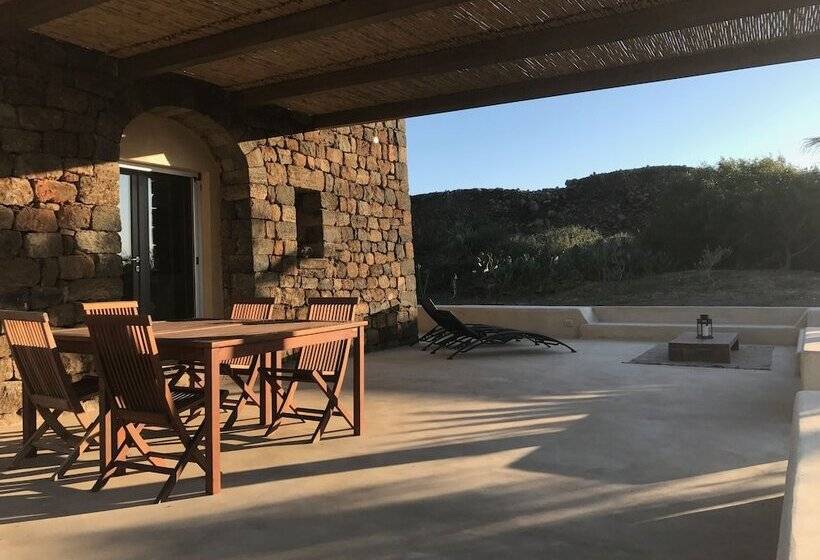 جناح ديلوكس, I Dammusini Di Pantelleria