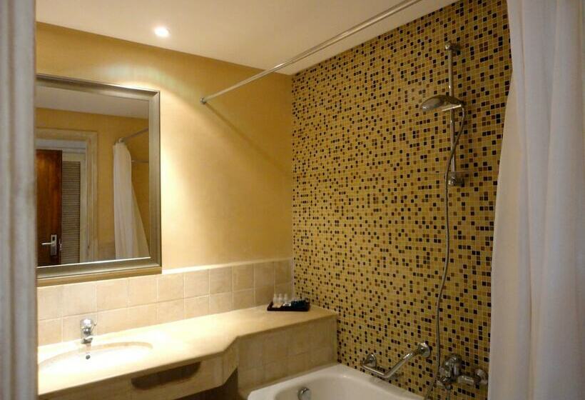 غرفة قياسية ثلاثية, Africa Jade Thalasso