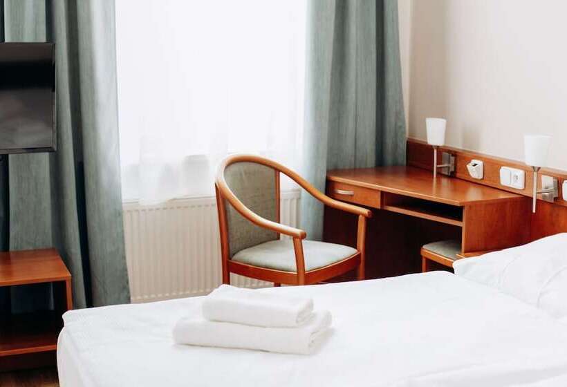 Quarto Estandar, Alton