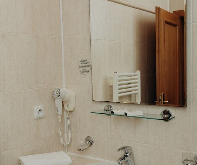 Quarto Estandar Individual, Alton