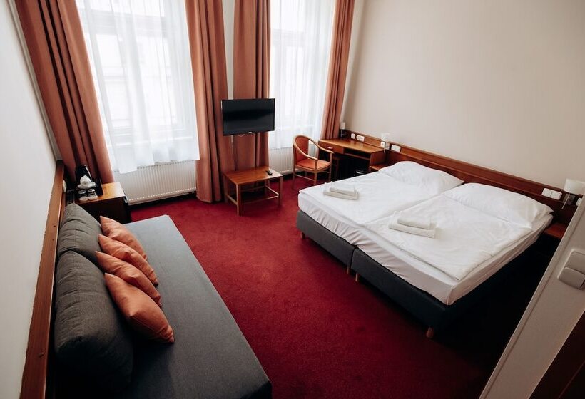 Habitación Triple Estándar, Alton