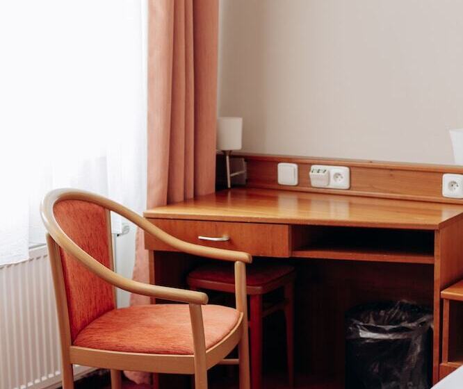 Quarto Triplo Estandar, Alton