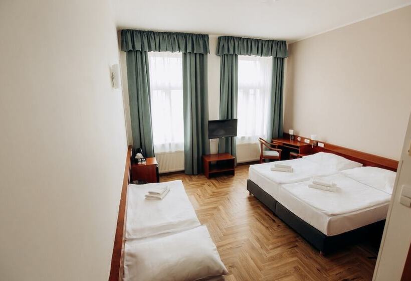 Habitación Triple Estándar, Alton