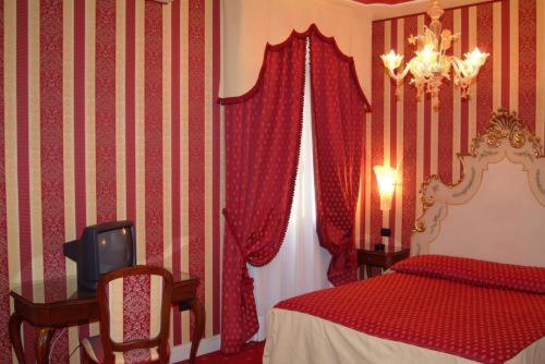 Standard Room, Belle Epoque