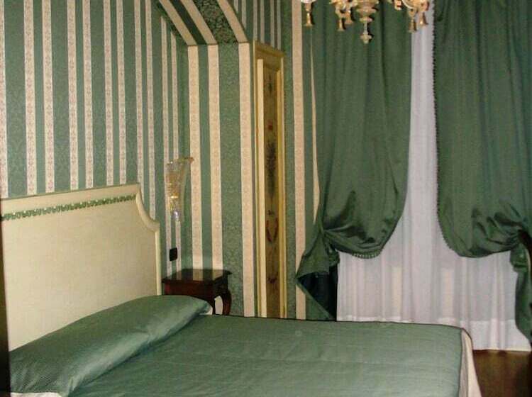 Standard Room, Belle Epoque