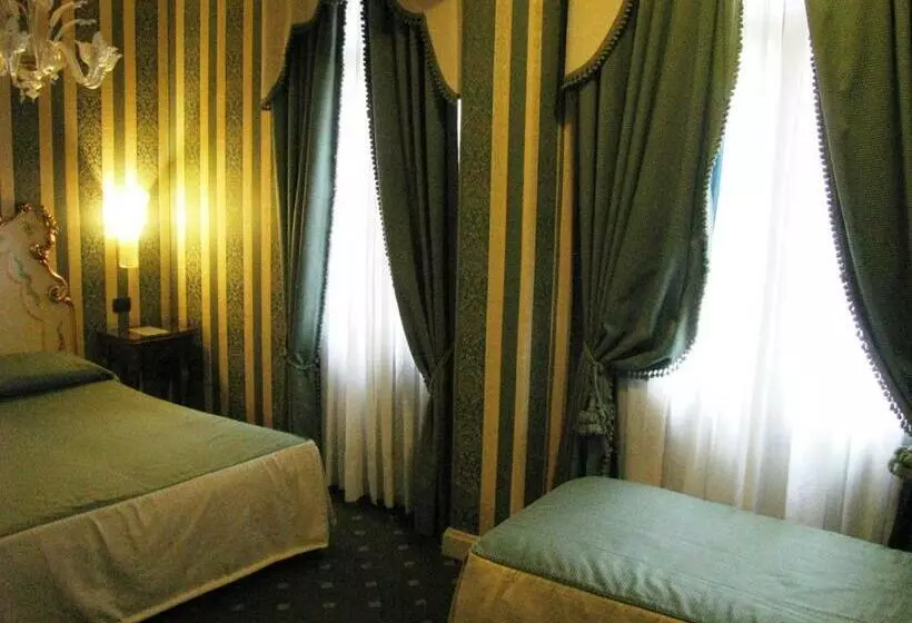 اتاق استاندارد سه نفره, Belle Epoque