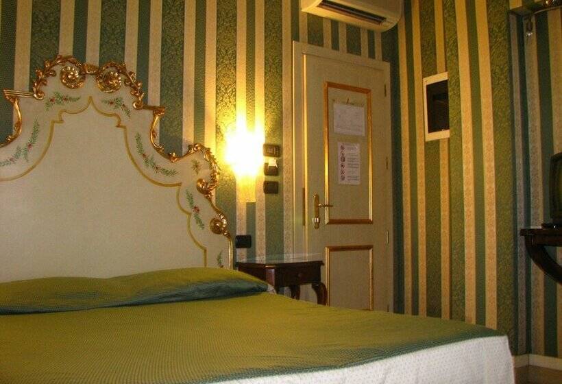 Standard Triple Room, Belle Epoque