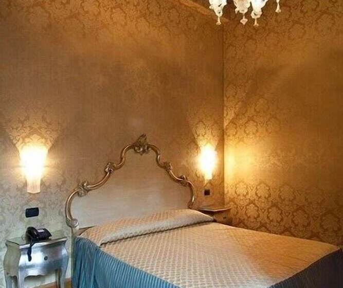 Standard Room, Belle Epoque
