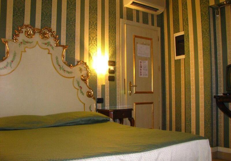 Standard Triple Room, Belle Epoque