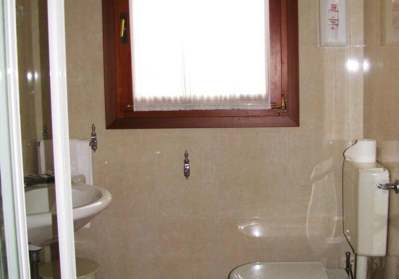 Standard Triple Room, Belle Epoque