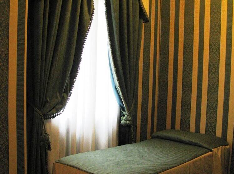 Superior Room, Belle Epoque