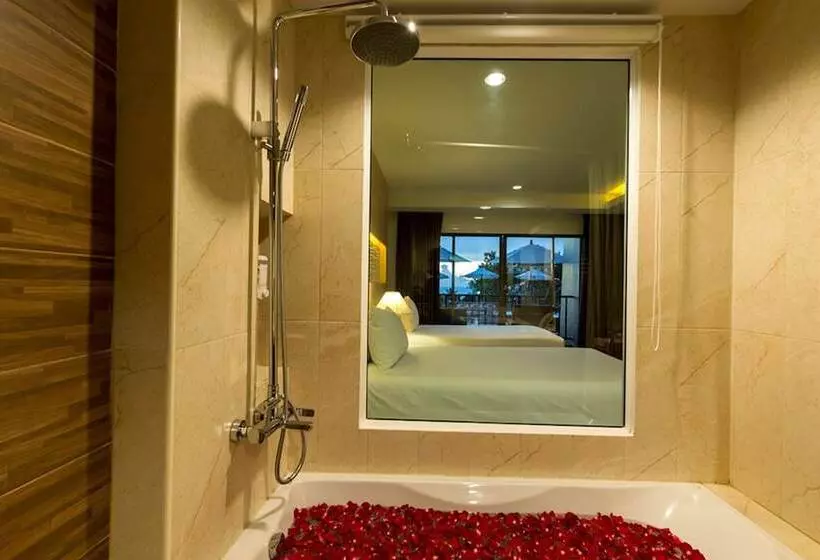 اتاق لوکس با چشم‌انداز دریا, Chanalai Garden Resort, Kata Beach
