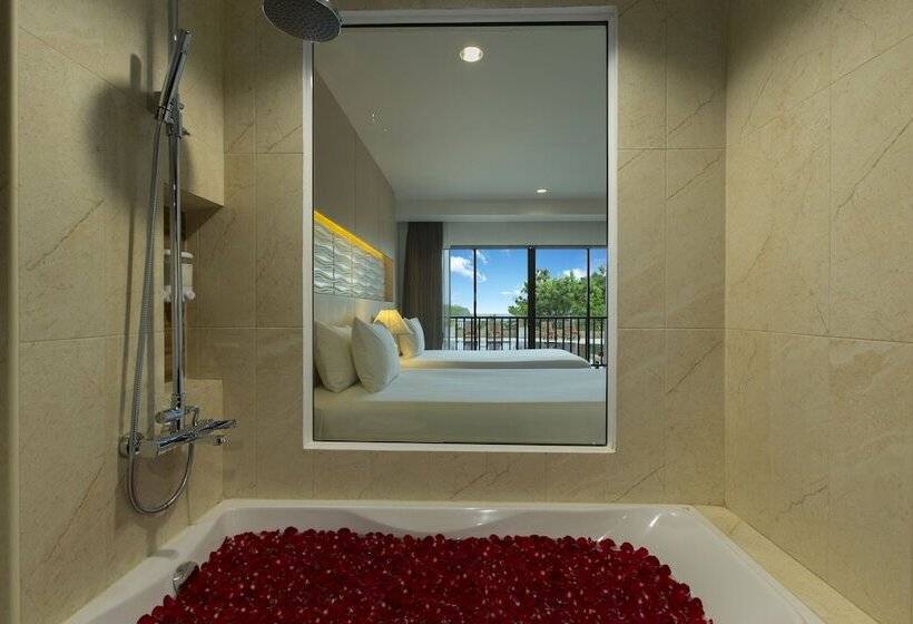 Номер Deluxe Вид на Море, Chanalai Garden Resort, Kata Beach