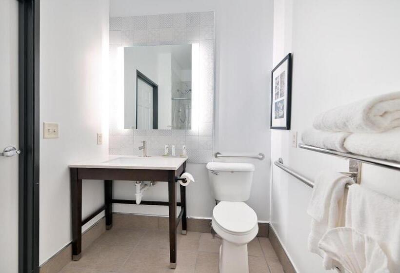 חדר סטנדרט, מיטת קינג, מותאם לאדם עם מוגבלויות, Country Inn & Suites By Radisson, Bloomingtonnormal Airport, Il