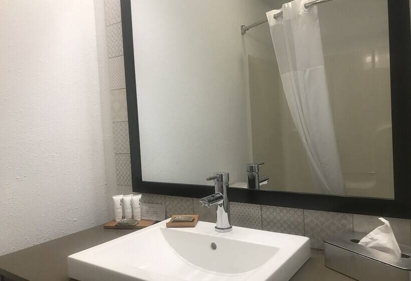 带按摩浴盆的套房, Country Inn & Suites By Radisson, Milwaukee Airport, Wi