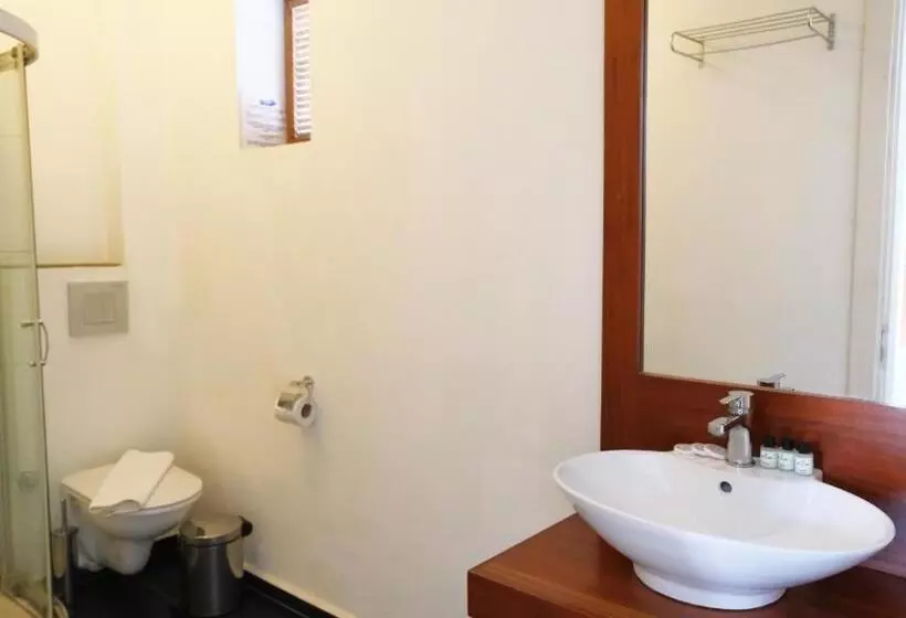 اتاق خانوادگی با سرویس بهداشتی مشترک, Gumbet Cove