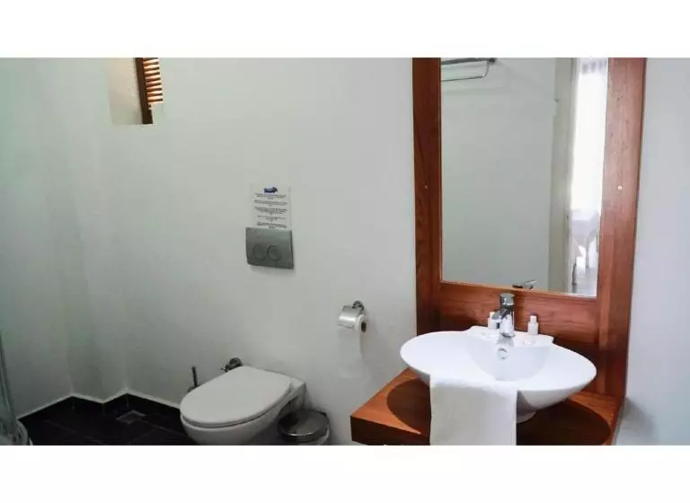 اتاق خانوادگی با سرویس بهداشتی مشترک, Gumbet Cove