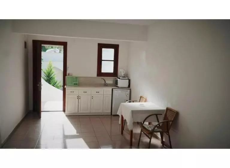 اتاق خانوادگی با سرویس بهداشتی مشترک, Gumbet Cove