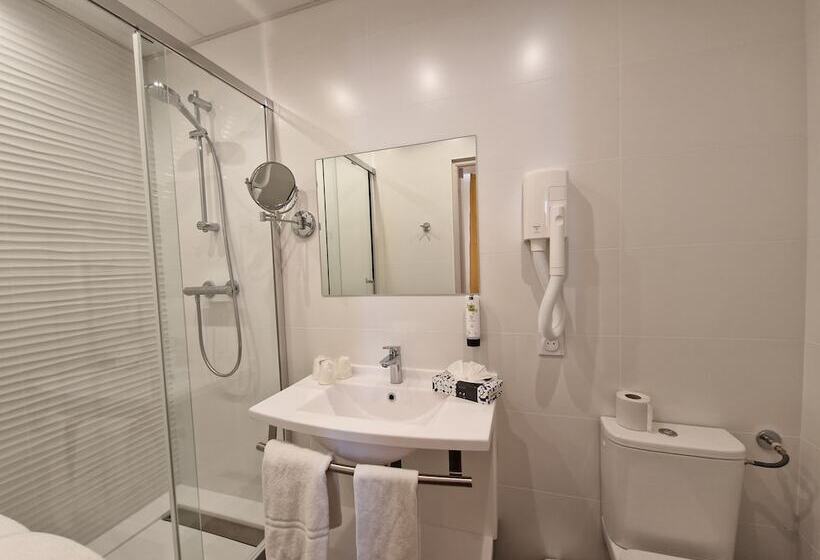 스탠다드 트리플 룸, Logis Vignes Blanches Hôtel Cosy Et Restaurant De Terroir