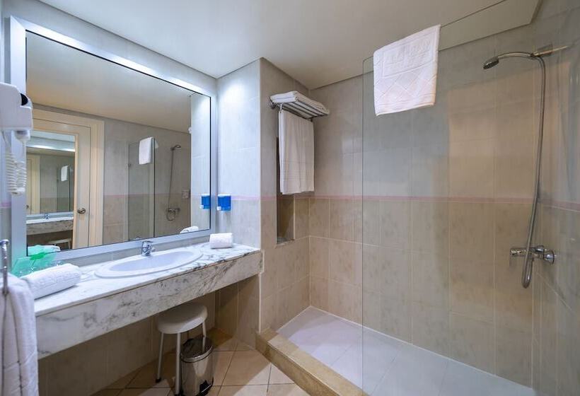 اتاق استاندارد سه نفره, Marhaba Salem