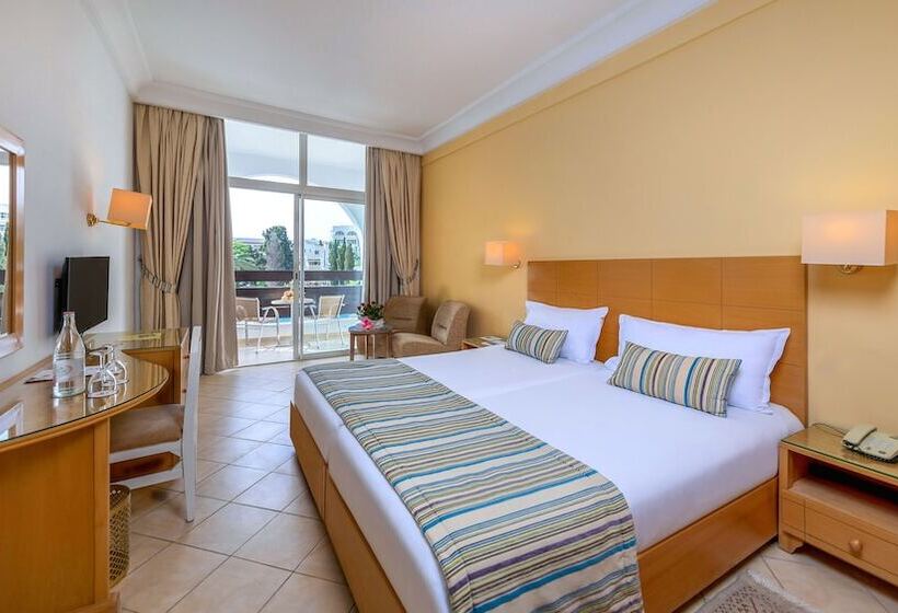 اتاق استاندارد سه نفره, Marhaba Salem