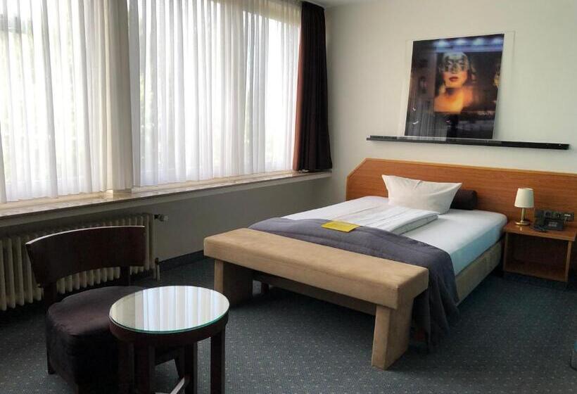 غرفة قياسية فردية, Servatius