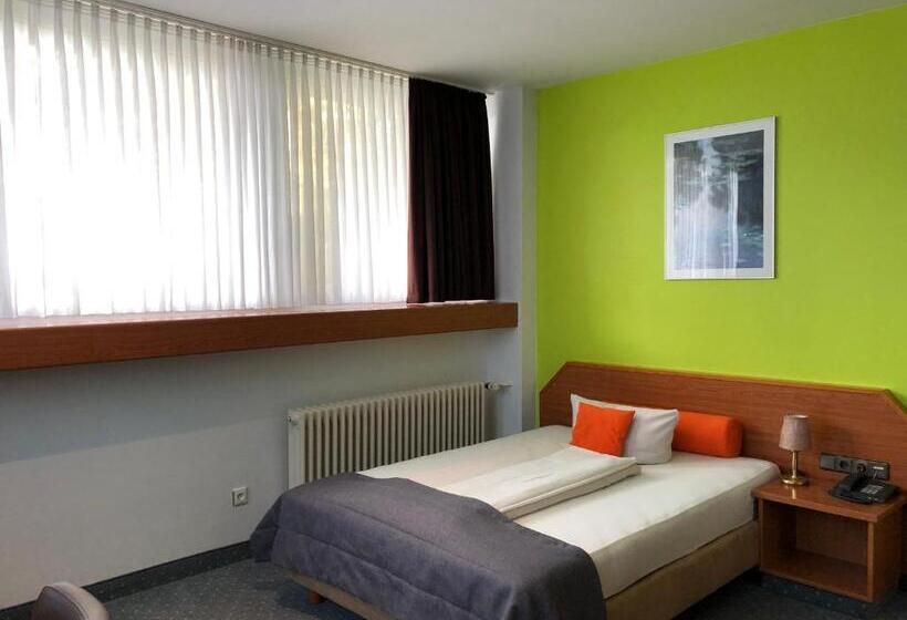 غرفة قياسية فردية, Servatius