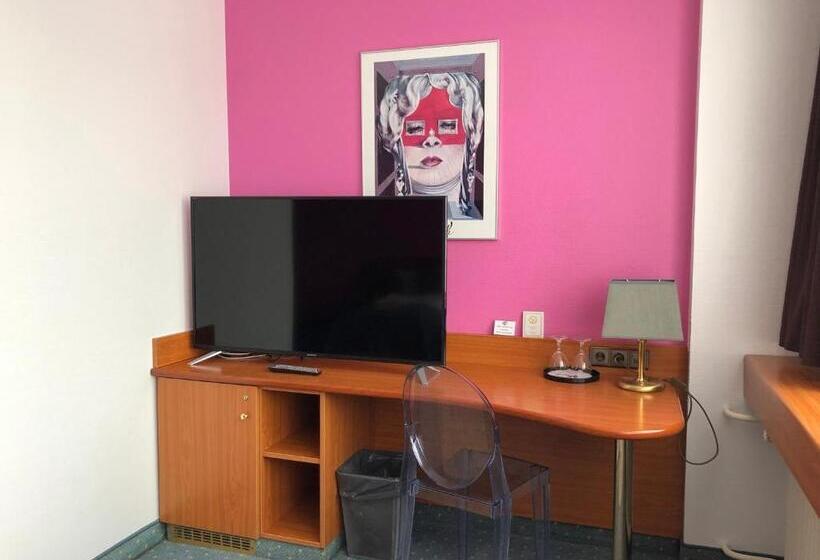 غرفة قياسية, Servatius