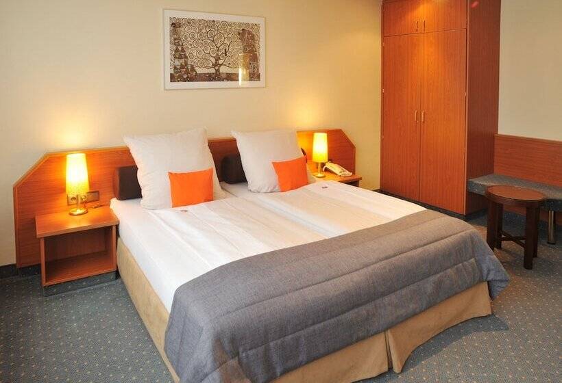 스탠다드 룸, Servatius