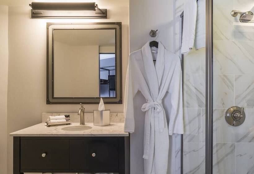 חדר קלאסי, The Boxer