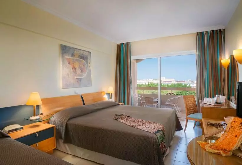 اتاق سوپریور با چشم‌انداز باغ, Sun Beach Resort