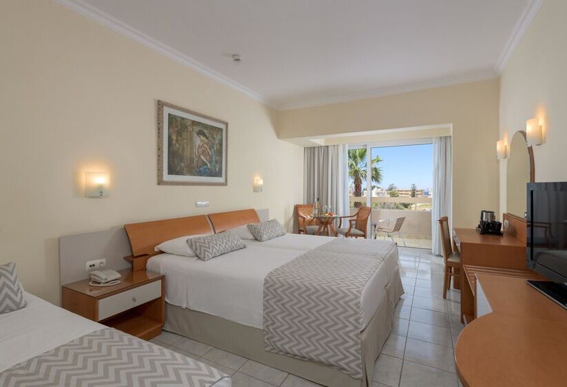 Семейный Номер Вид на Сад, Sun Beach Resort