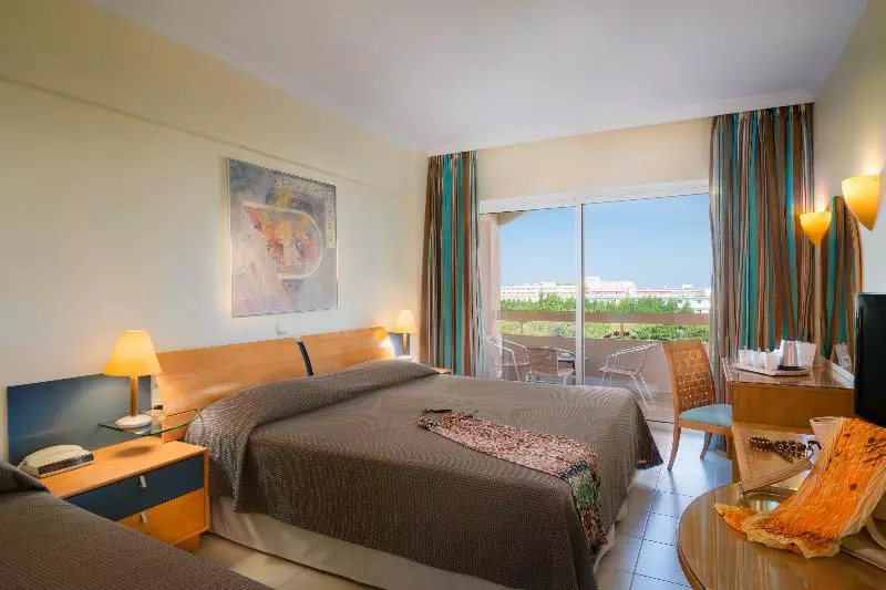 اتاق سوپریور با چشم‌انداز باغ, Sun Beach Resort
