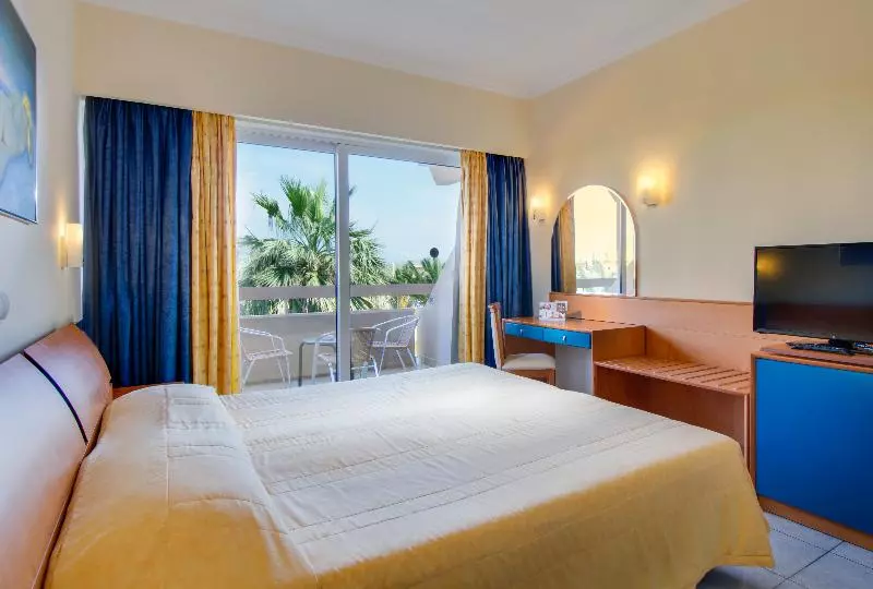 اتاق استاندارد با چشم‌انداز باغ, Sun Beach Resort