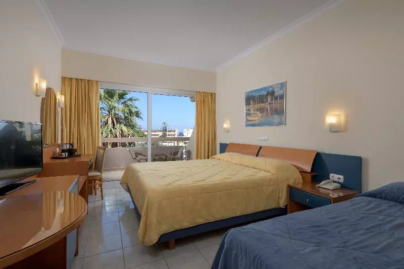 اتاق استاندارد با چشم‌انداز باغ, Sun Beach Resort
