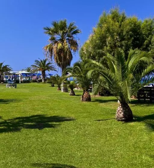 اتاق خانوادگی با چشم‌انداز باغ, Sun Beach Resort